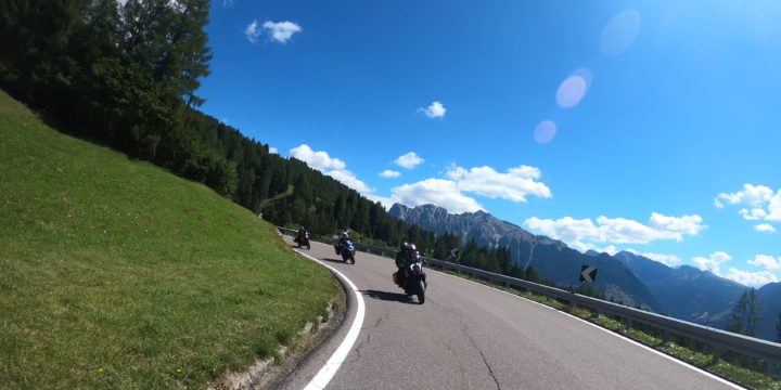 Karerpass – Verbindung zwischen Rosengarten und dem Latemar, zwischen Eggental und dem Val di Fassa, zwischen Südtirol und dem Trentino!